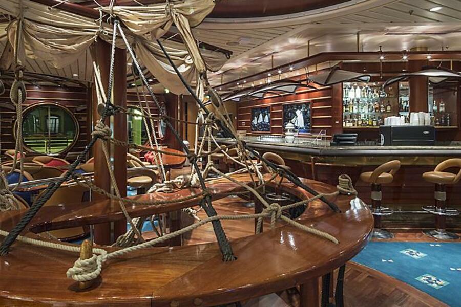 RCI Schooner Bar 2.jpeg